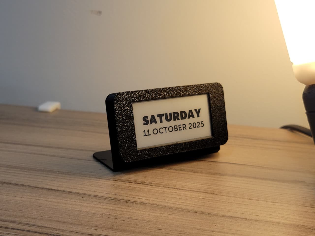 Smart Clock Place at table